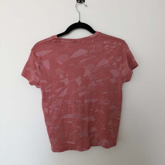 Lululemon Train to Be Short Sleeve Shirt in Brier Rose Multi - Picture 3 of 3